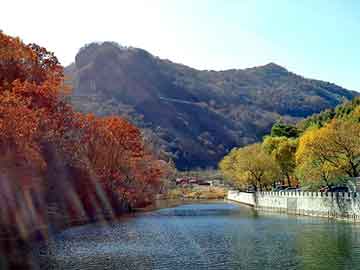 正新澳门二四六天天彩，有鬼住在隔壁